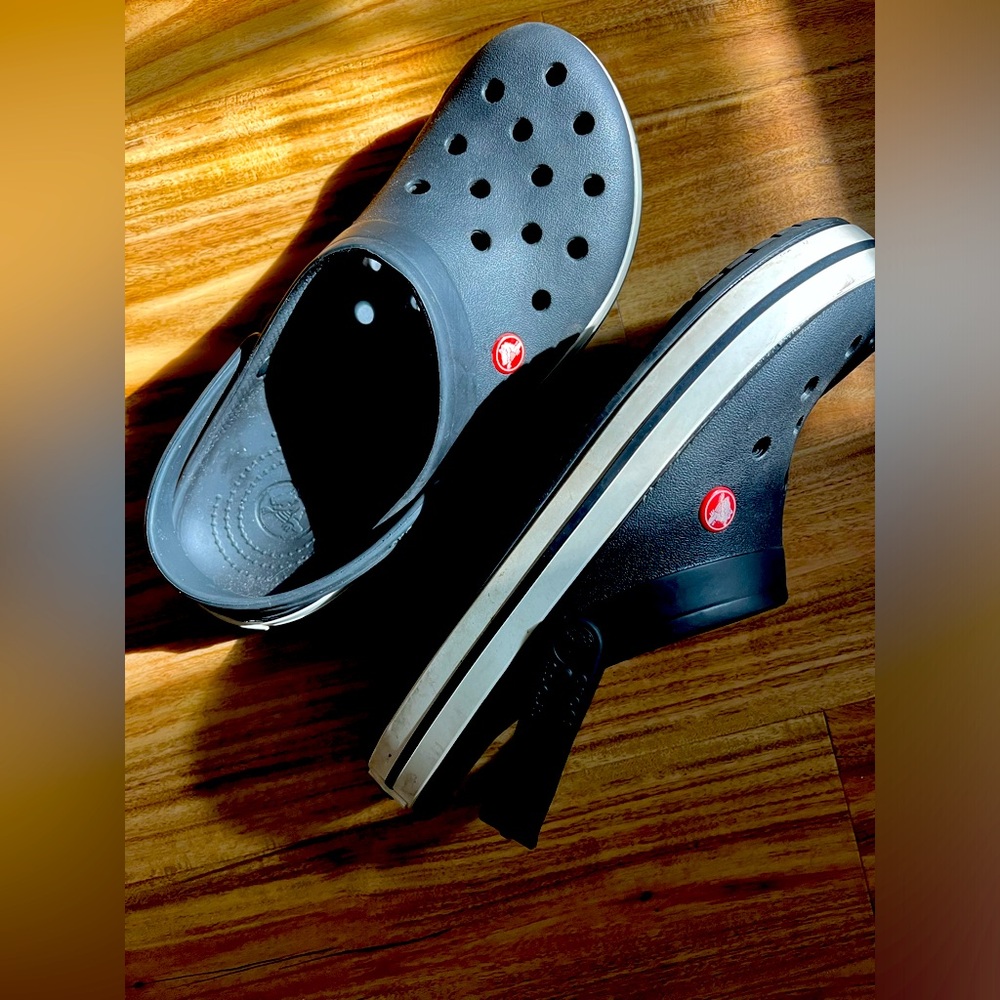 Men’s size 11 - black Crocs